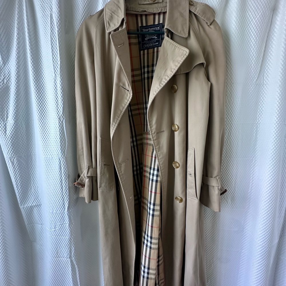 Burberry Classic Beige Trench Coat for Men